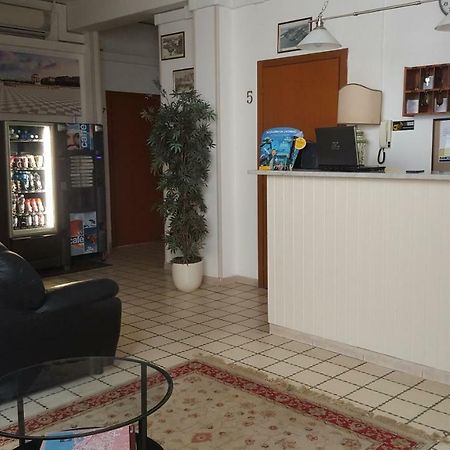 Albergo Pensione Ardenza Self Check-In Ливорно Екстериор снимка