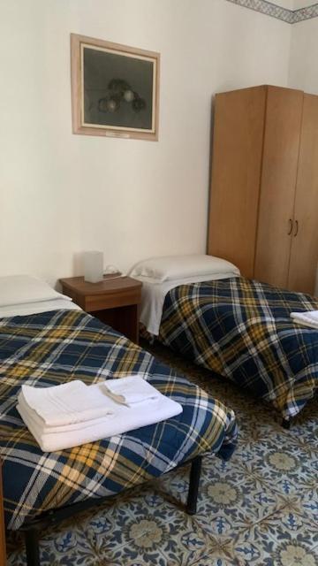 Albergo Pensione Ardenza Self Check-In Ливорно Екстериор снимка