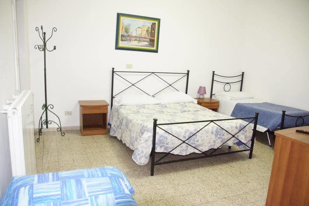 Albergo Pensione Ardenza Self Check-In Ливорно Екстериор снимка