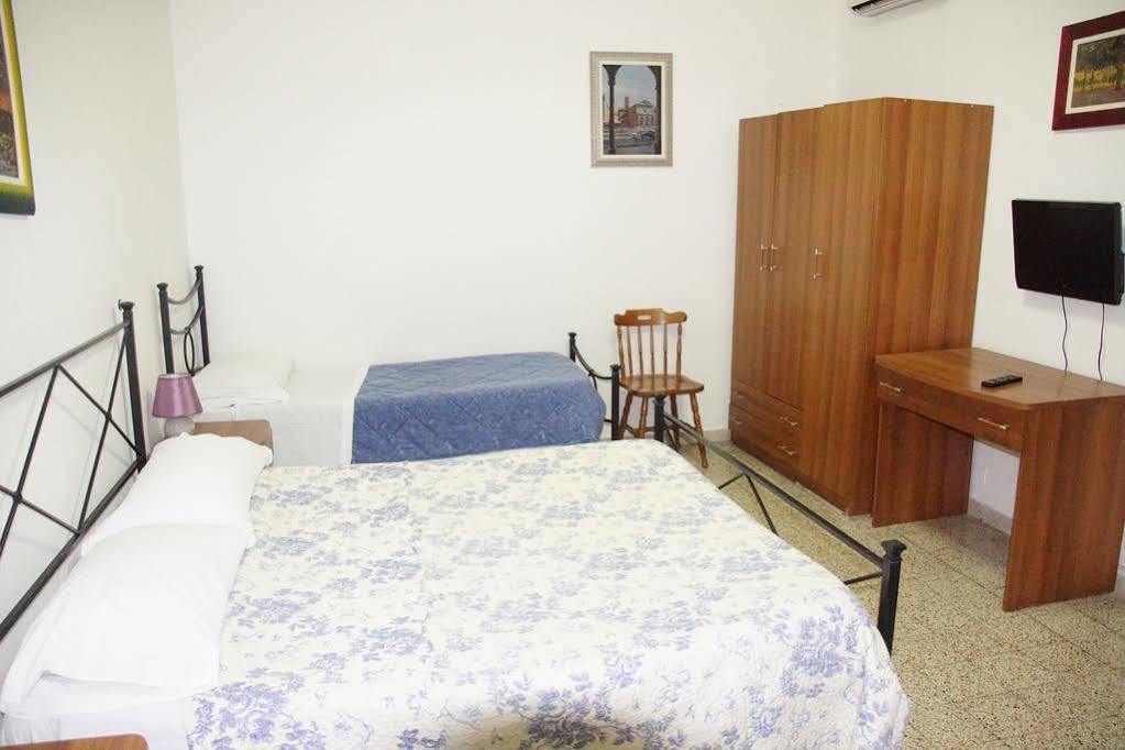 Albergo Pensione Ardenza Self Check-In Ливорно Екстериор снимка