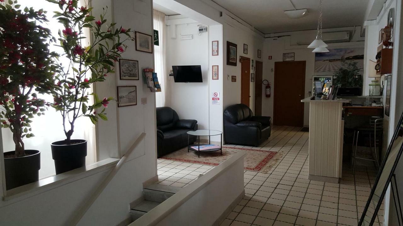 Albergo Pensione Ardenza Self Check-In Ливорно Екстериор снимка